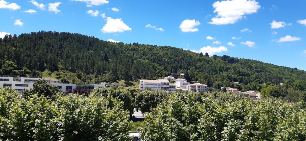 Cote Place Riez Luaran gambar