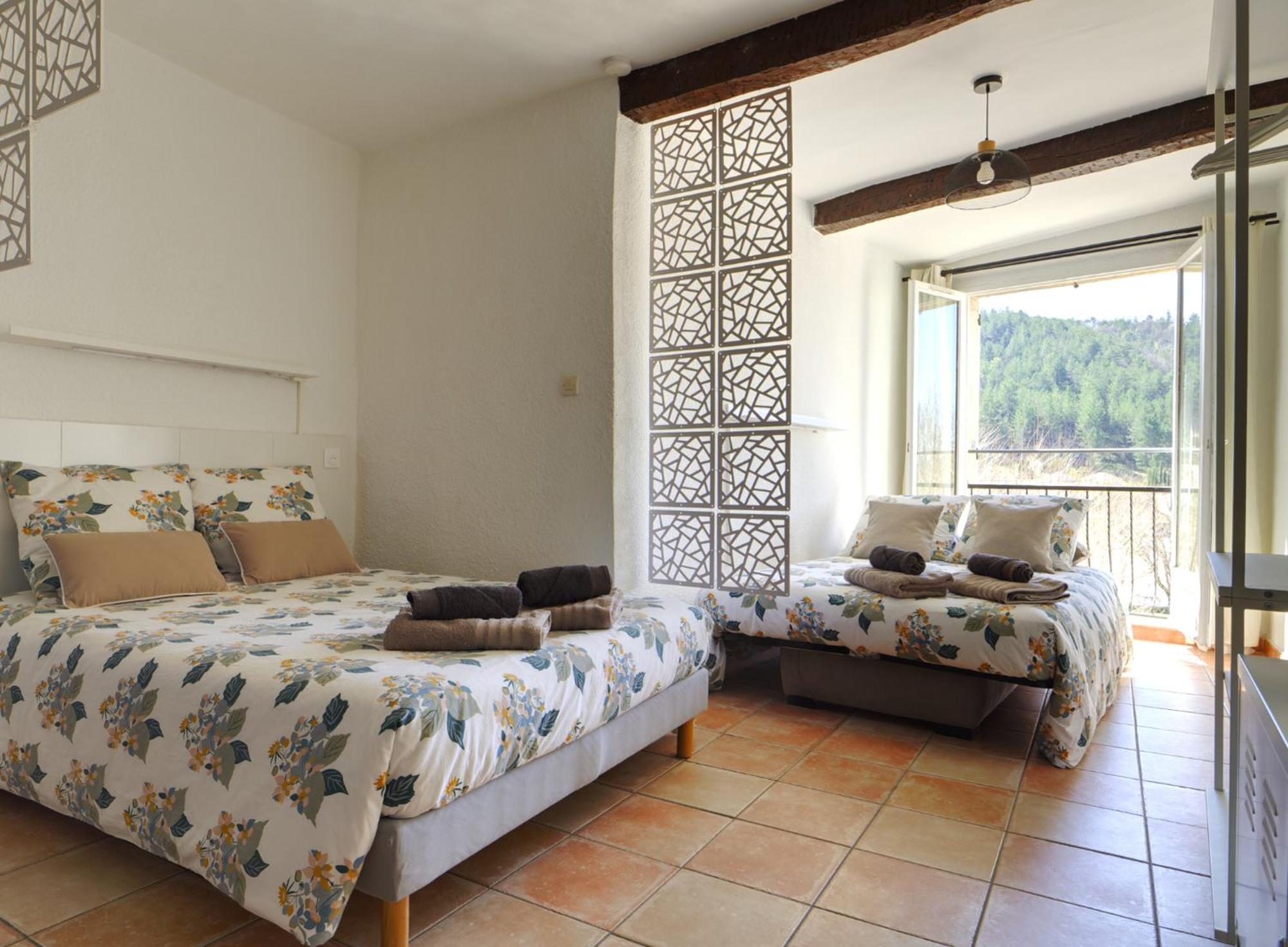 Cote Place Riez Luaran gambar